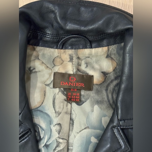 Women’s Danier Leather Jacket - Size Medium - Picture 2 of 4